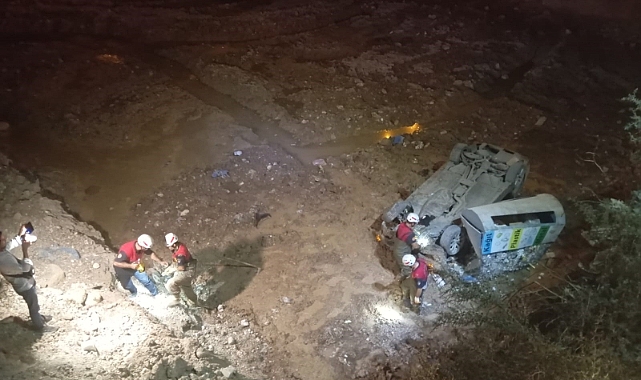 Şanlıurfa'da otomobil inşaat çukuruna düştü: 3 yaralı