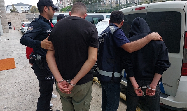 14 yaşındaki erkek çocuğuna etek giydirilmesine 8 gözaltı