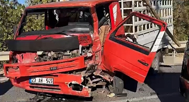 Elazığ’da minibüs ile pikap çarpıştı: 1 yaralı