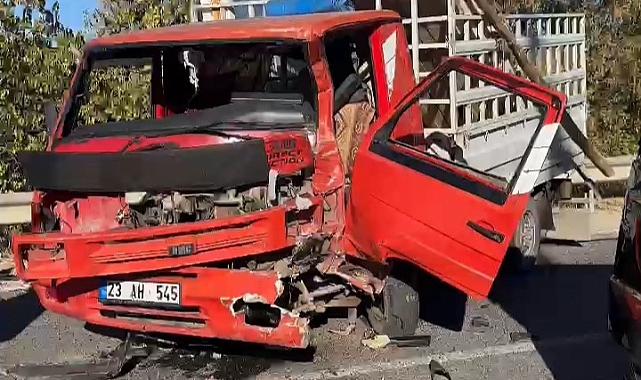 Elazığ’da minibüs ile pikap çarpıştı: 1 yaralı