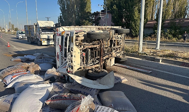 Konya'da kamyonetle hafif ticari araç çarpıştı: 3 yaralı