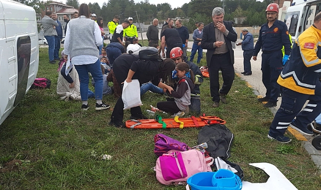 Öğrencileri taşıyan minibüs ile tır çarpıştı: Çok sayıda yaralı