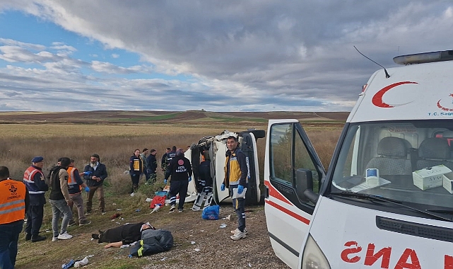 Tarım işçilerini taşıyan minibüs ile tanker çarpıştı: Çok sayıda yaralı