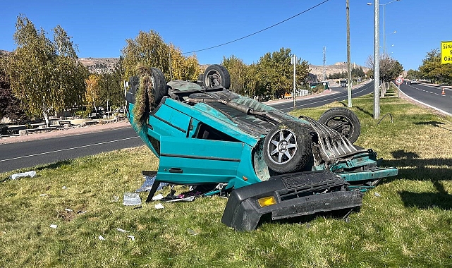 Tırla çarpışan otomobil takla attı: Yaralılar var