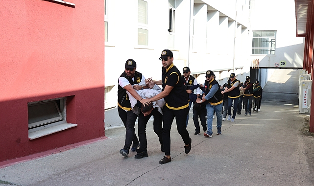 Adana'da haraç saldırısı kamerada