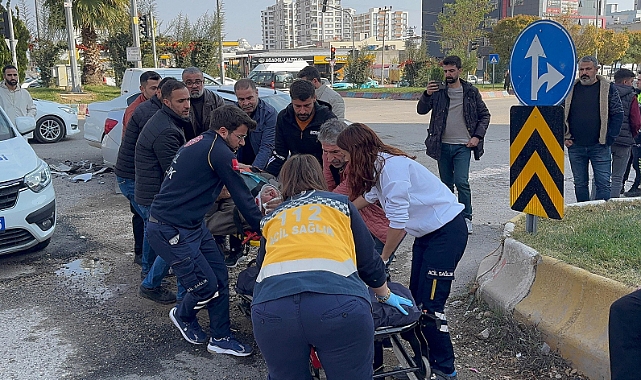Adıyaman’da, iki otomobil çarpıştı: Yaralılar var