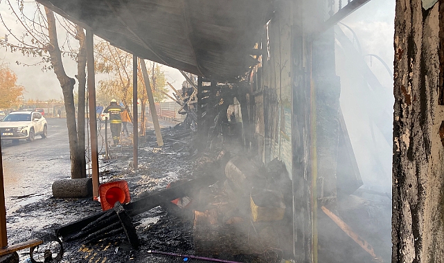 Diyarbakır'da bir kafe alevlere böyle teslim oldu