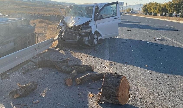 Elazığ'da minibüs ile kamyonet çarpıştı: Yaralılar var