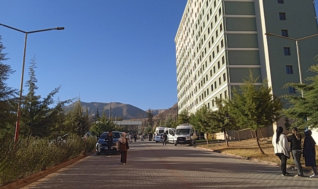 Malatya'da genç kız yurt binası önünde ölü bulundu