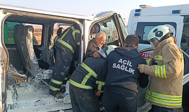 Mardin’de otobüs ile minibüs çarpıştı: 2 yaralı