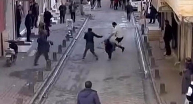 Mardin'de sokak ortasında sopalı kavga: 4 yaralı