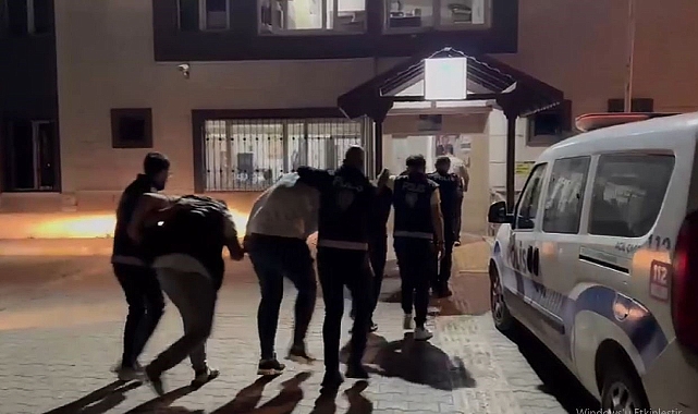 Mersin'de maskeler ve silahlar ele geçirildi: 4 gözaltı