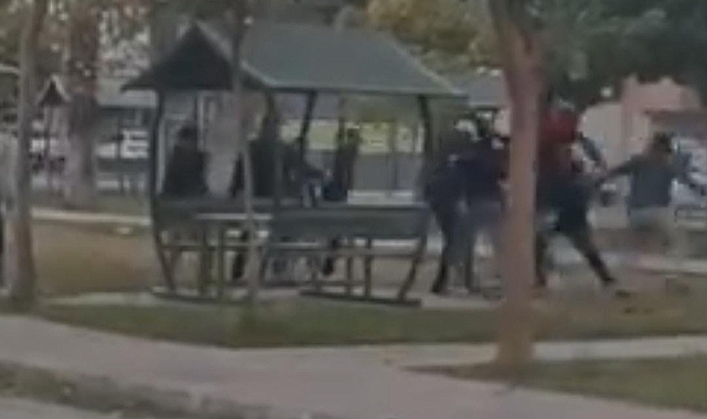 Şanlıurfa'da öğrencilerin tekme tokat kavgası kamerada