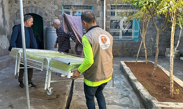 Siverek'te gönüllülerden yatağa bağımlı hastaya hasta yatak!