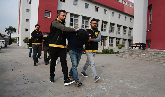 Adana'da sokak ortasında işlenen cinayetin faili 4 şüpheli tutuklandı