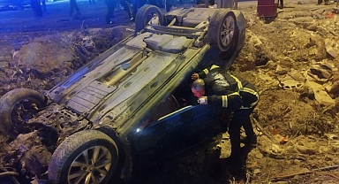 Hatay'da iki otomobil çarpıştı! Yaralılar var