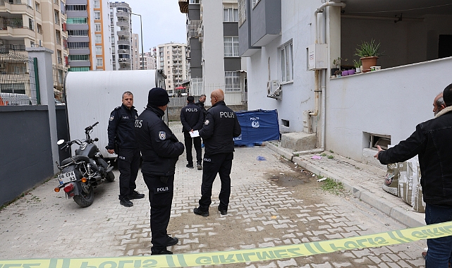 Adana'da cam silerken 13. kattan düşen kadın hayatını kaybetti