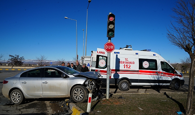 Muş'ta otomobiller çarpıştı! Çok sayıda yaralı