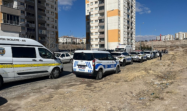 Oğlunu tüfekle vuran baba, kendini eve kapattı