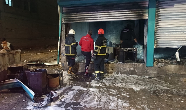 Şanlıurfa'da elektrikten kaynaklanan yangın iş yerini küle çevirdi