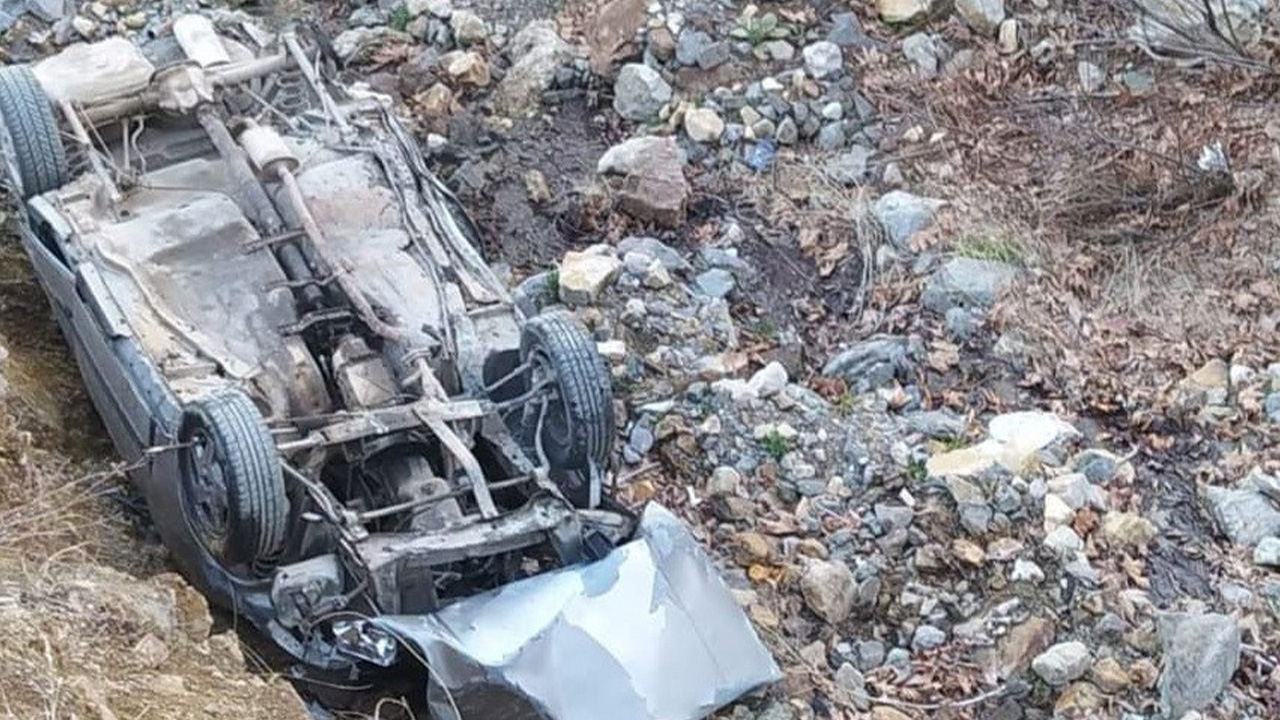 Adıyaman'da otomobil dere yatağına yuvarlandı!