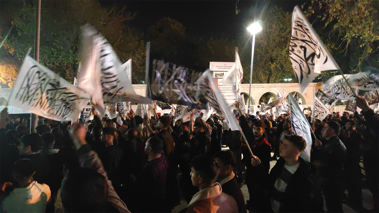 Balıklıgöl’de binlerce kişi Gazze halkı için dua etti