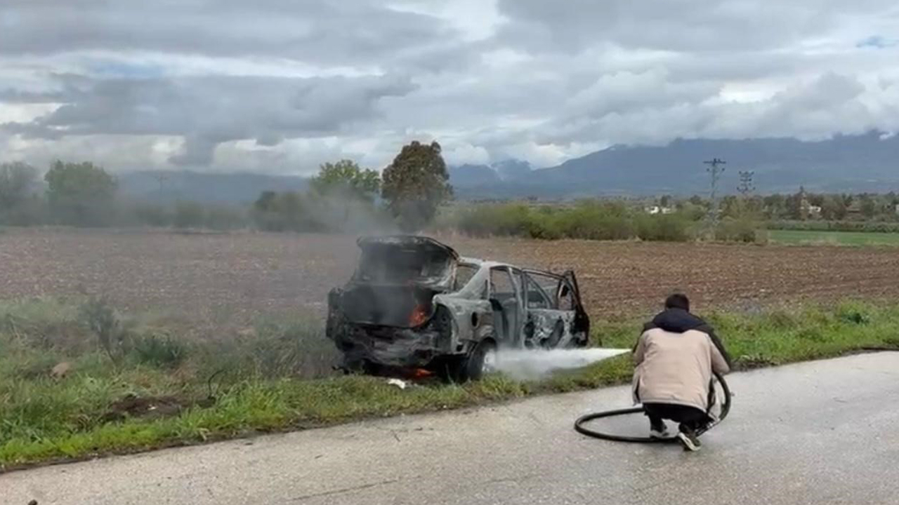 Osmaniye’de seyir halindeki otomobil yandı