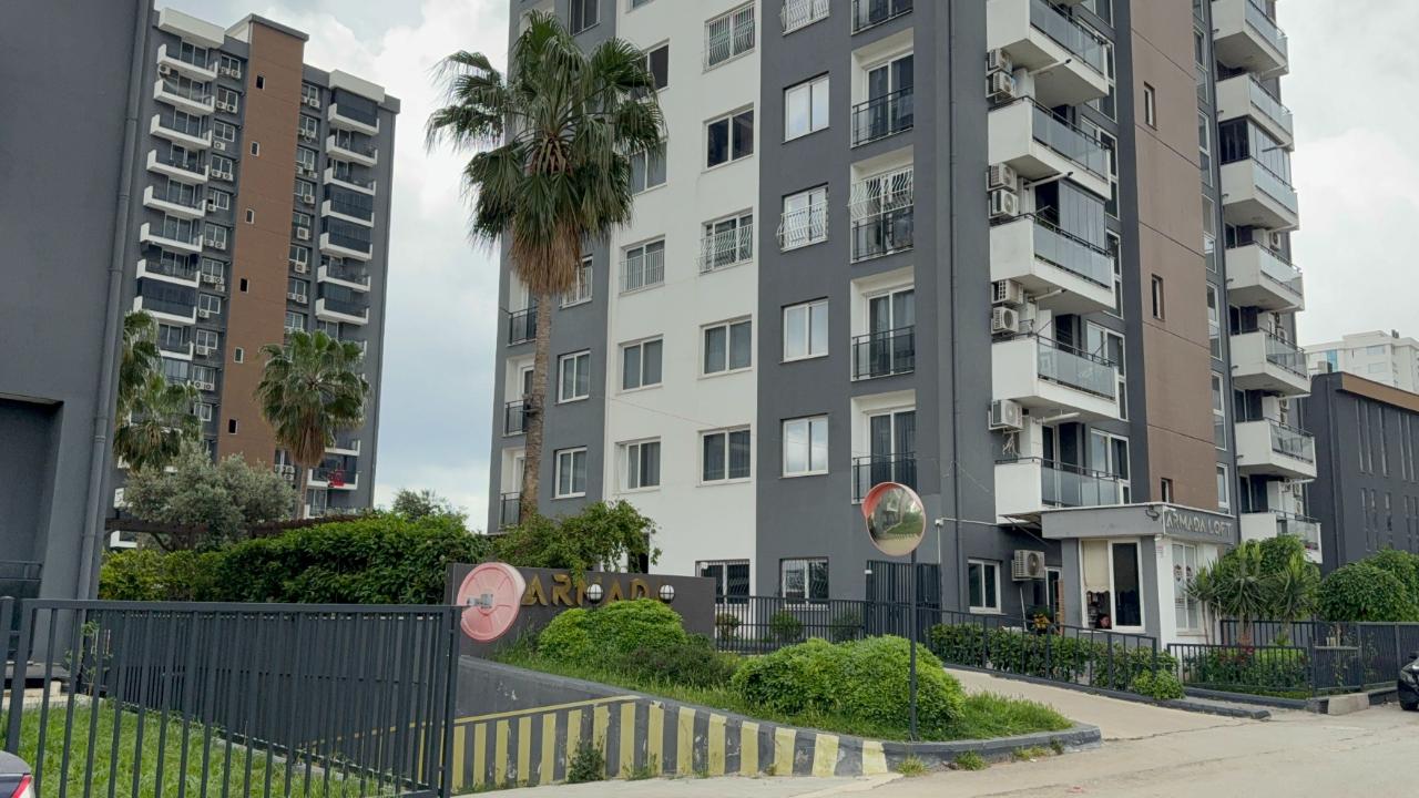 Komşusunun evine tabancayla ateş açtı