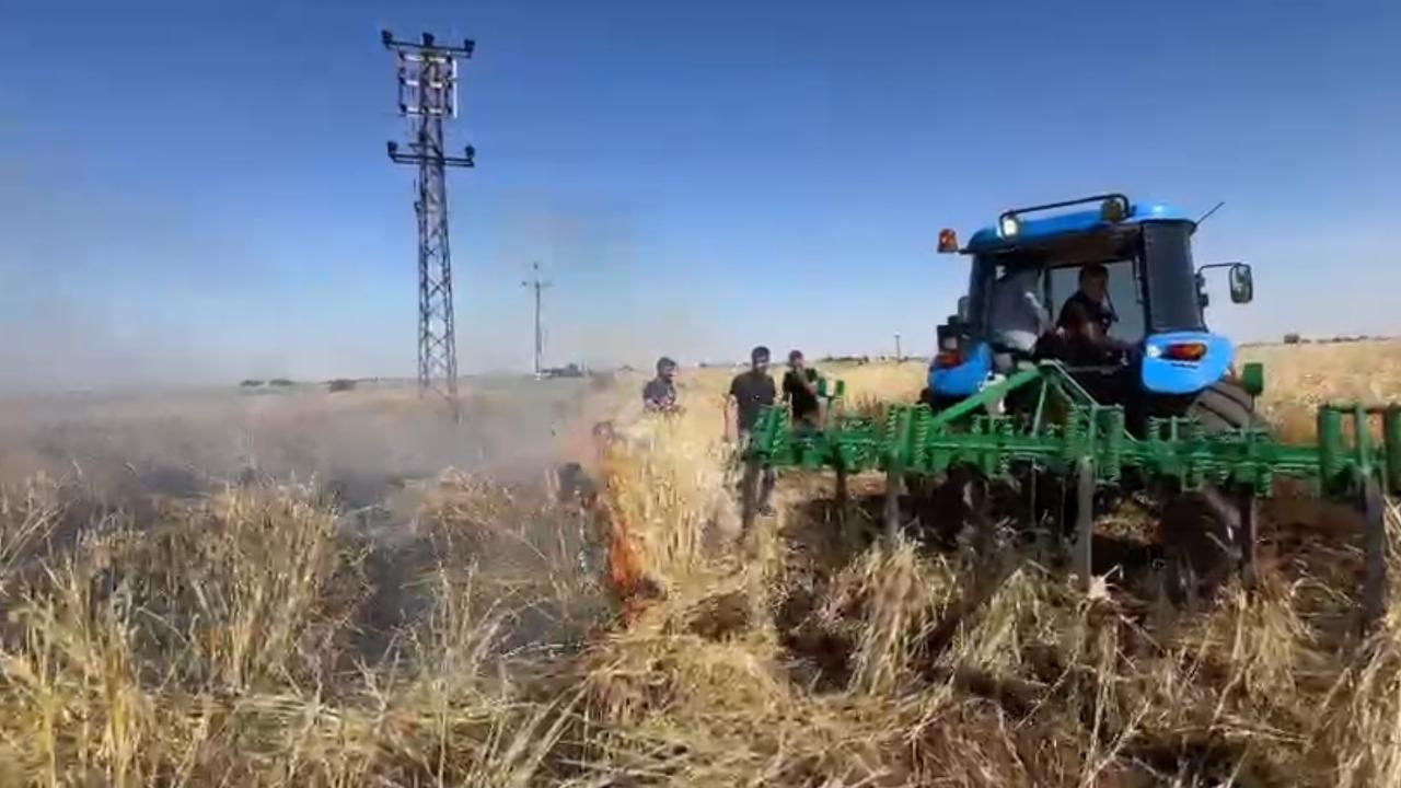Şanlıurfa'da arpa ekili tarla kül oldu
