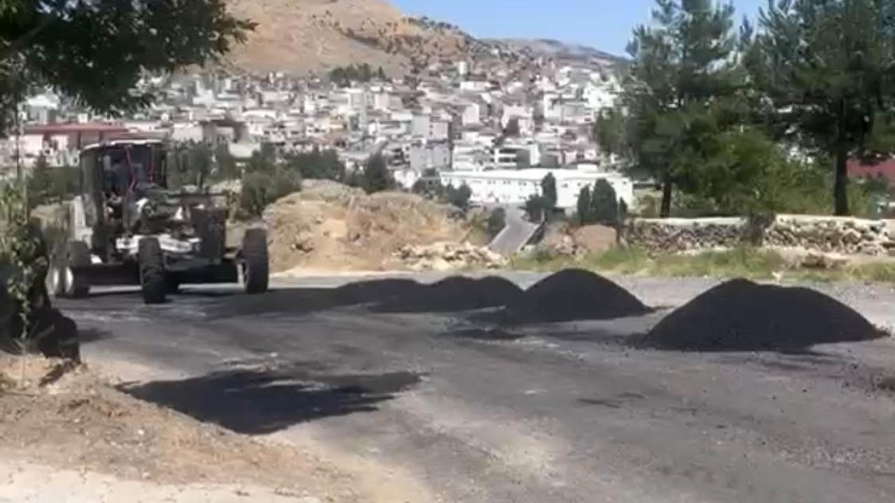Ağaç dikilerek protesto edilen yolun yapımına başlandı