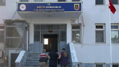 Aranan silahlı yağma şüphelisi kıskıvrak yakalandı