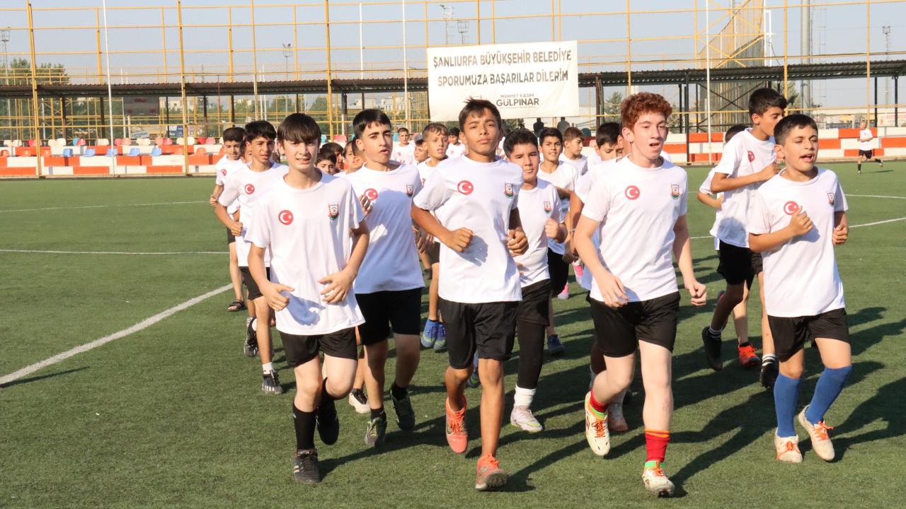Şanlıurfa Büyükşehir Belediyesi binlerce çocuğu futbolla buluşturuyor