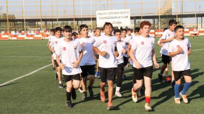 Şanlıurfa Büyükşehir Belediyesi binlerce çocuğu futbolla buluşturuyor