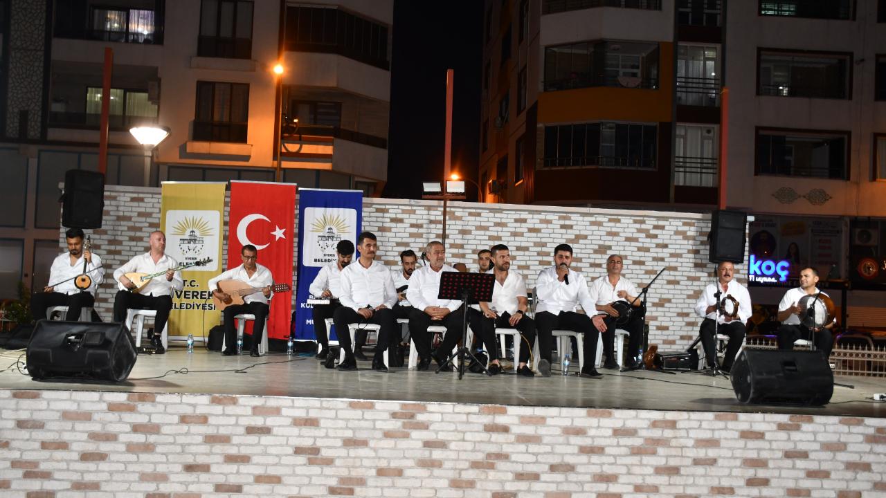 Siverek'te sıcak yaz akşamlarında sıra gecesi etkinliği