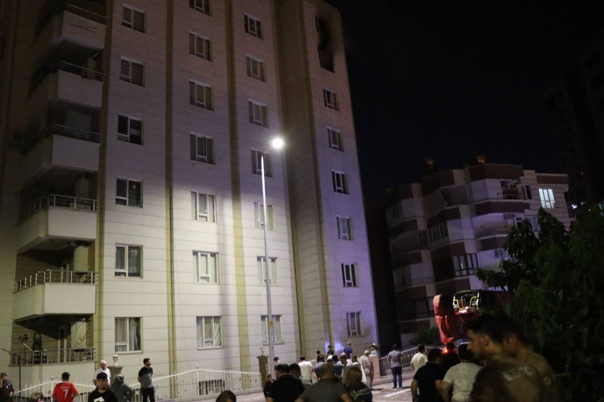 Şanlıurfa'da 9 katlı binada korkutan yangın