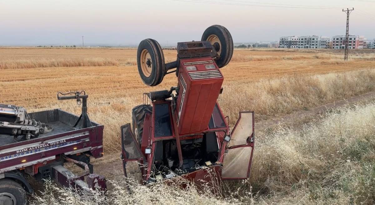 Devrilen traktörün sürücüsü burnu bile kanamadan kurtuldu.